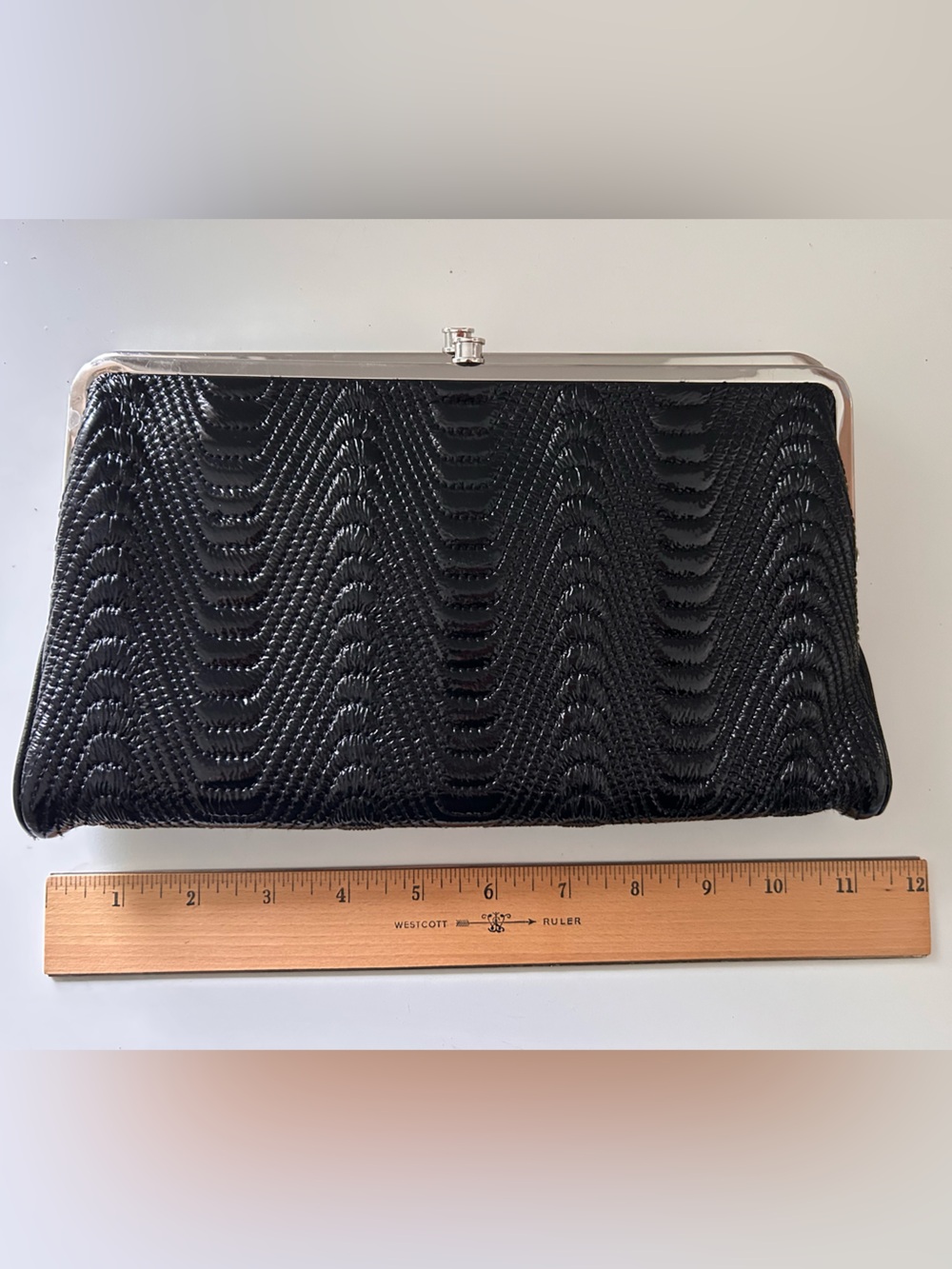 HOBO Black Woven Frame Clutch magnetic and kiss closure